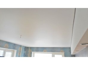 Матовый натяжной потолок в гостиную 16,4 м2