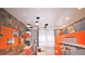 Бесшовный глянцевый натяжной потолок в детскую 11,78 м2