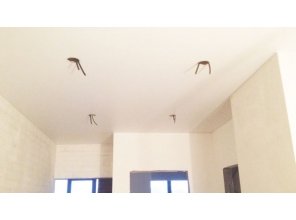 Бесшовный матовый натяжной потолок в квартиру 12,6 м2