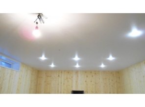 Матовый натяжной потолок в деревянном доме 44,9 м2