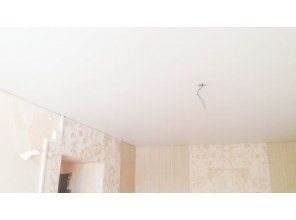 Матовый натяжной потолок в спальню 14,2 м2