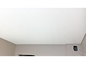 Монтаж потолка на кухне 10 м2 с использованием пленки VIPCEILING серии MONLANGE M9001 (3.25)