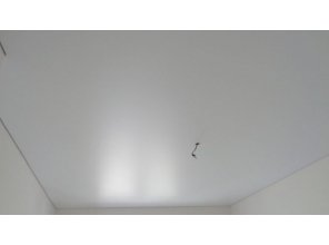 Бесшовный сатиновый натяжной потолок в детскую 13,7 м2