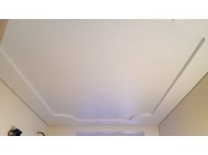 Двухуровневый матовый натяжной потолок в гостиную 19,2 м2