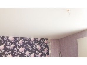 Монтаж потолка в спальне 14 м2 с использованием пленки VIPCEILING серии MONLANGE M9001 (2.15)