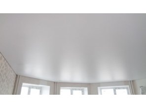 Бесшовный сатиновый натяжной потолок для зала 28,3 м2