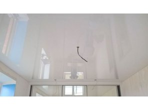 Бесшовный глянцевый натяжной потолок в спальню 15,2 м2