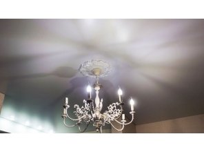 Бесшовный сатиновый натяжной потолок в квартиру 13,9 м2