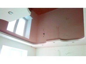 Бесшовный глянцевый натяжной потолок на кухню 6,2 м2