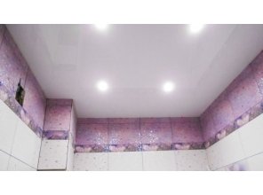 Бесшовный глянцевый натяжной потолок в ванную комнату 3,6 м2