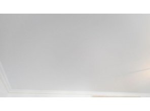 Бесшовный сатиновый натяжной потолок на кухню 9,5 м2