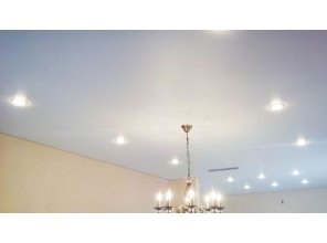 Бесшовный матовый натяжной потолок на кухню 27,5 м2