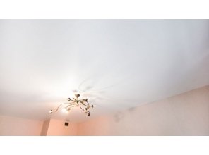 Матовый натяжной потолок на кухню 17,8 м2