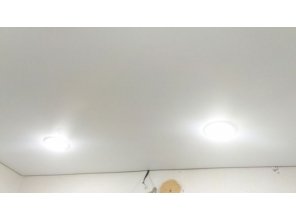 Бесшовный матовый натяжной потолок в ванную 2,6 м2