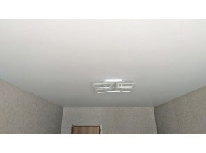 Монтаж потолка в гостиной 17 м2 с использованием пленки VIPCEILING серии MONLANGE M9001 (3.25)