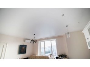 Бесшовный матовый натяжной потолок в квартиру 40,6 м2