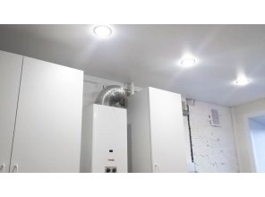 Бесшовный матовый натяжной потолок на кухню 8,2 м2