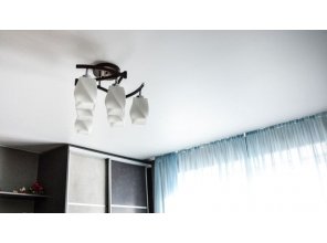 Бесшовный матовый натяжной потолок для зала 18,1 м2