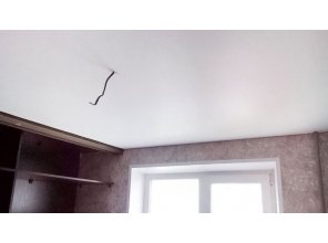 Бесшовный матовый натяжной потолок в спальню 9,6 м2