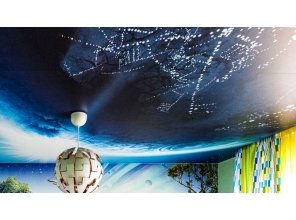 Натяжной потолок звёздное небо в детской 13 м2