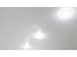 Бесшовный матовый натяжной потолок в прихожей 8,2 м2