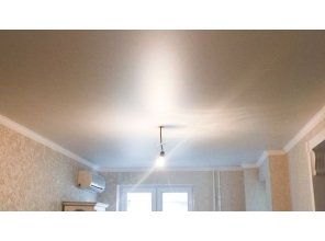 Бесшовный матовый натяжной потолок в квартиру 15,8 м2