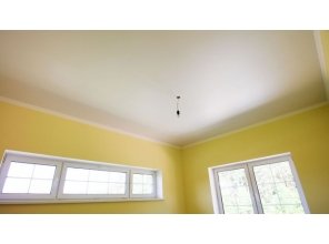 Бесшовный матовый натяжной потолок в спальню 15,3 м2