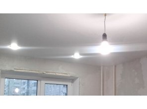 Матовый натяжной потолок в спальне 12,2 м2