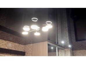 Бесшовный глянцевый натяжной потолок в коридор 16,3 м2