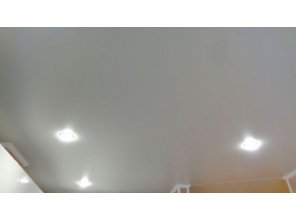 Сатиновый натяжной потолок в квартире 19,11 м2
