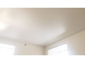 Матовый натяжной потолок для зала 15,2 м со швом2