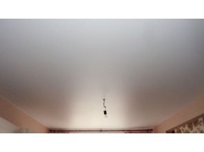 Бесшовный матовый натяжной потолок для зала 17,9 м2