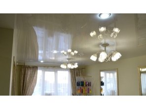 Глянцевый натяжной потолок в офис 30 м2