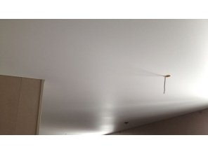 Бесшовный матовый натяжной потолок в квартиру 32,8 м2