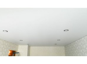 Бесшовный матовый натяжной потолок для зала 16,9 м2