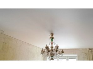 Бесшовный матовый натяжной потолок для зала 23,5 м2