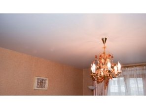 Бесшовный матовый натяжной потолок в спальню 14,6 м2