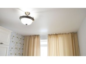 Бесшовный матовый натяжной потолок на кухню 13 м2