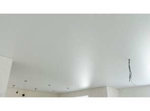 Бесшовный матовый натяжной потолок в квартиру 36,3 м2