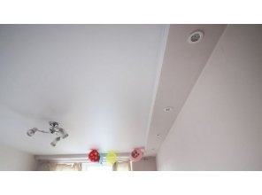 Бесшовный матовый натяжной потолок в детскую 11,9 м2