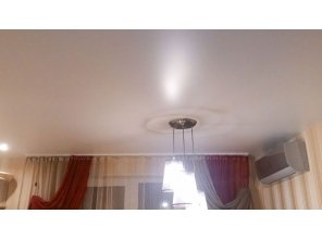 Бесшовный сатиновый натяжной потолок на кухню 16,3 м2