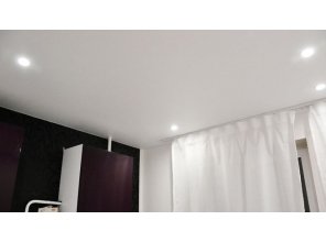 Бесшовный матовый натяжной потолок на кухню 11,5 м2