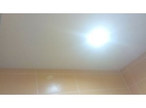 Бесшовный матовый натяжной потолок в ванную 4 м2