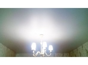 Бесшовный сатиновый натяжной потолок в спальне 17,2 м2