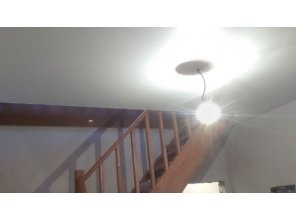 Бесшовный матовый натяжной потолок в деревянном доме 2,5 м2