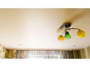 Бесшовный матовый натяжной потолок в спальню 12,5 м2