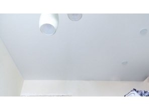 Бесшовный матовый натяжной потолок на кухню 8,3 м2