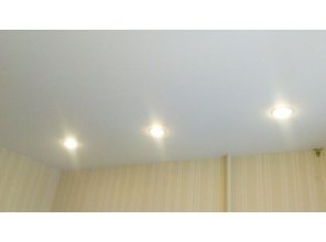 Бесшовный матовый натяжной потолок на кухню 8,9 м2