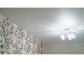 Монтаж потолка в спальне 12 м2 с использованием пленки VIPCEILING серии MONLANGE M9001 (2.60)