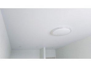 Монтаж потолка в гостиной 15 м2 с использованием пленки VIPCEILING серии MONLANGE M9001 (3.25)